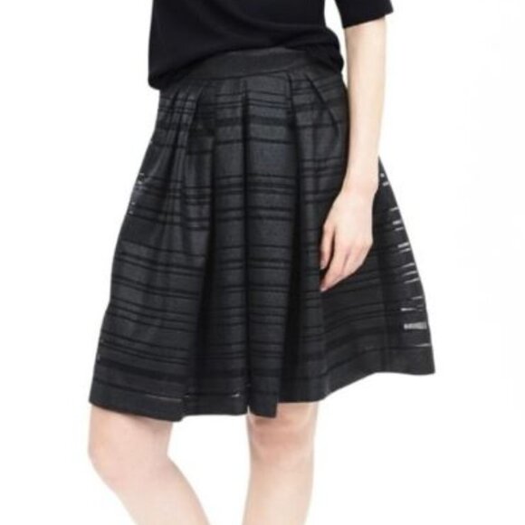 Banana Republic NWOT Women's Black Shiny Stripe Pleat A Line Skirt Size 0 - Picture 1 of 9